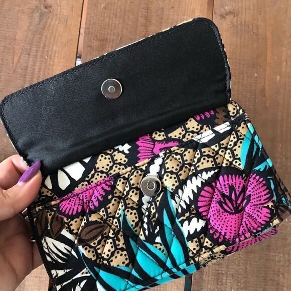 Vera Bradley quilted, floral wristlet/crossbody bag. - Picture 7 of 8